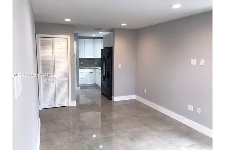 $900 : Casa en el corazón de Miami! image 5