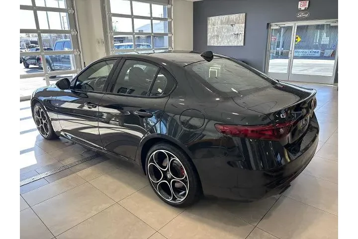 $27990 : Alfa Romeo Giulia 2022 AWD T image 5