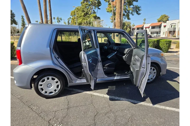 $5950 : 2011 xB image 8