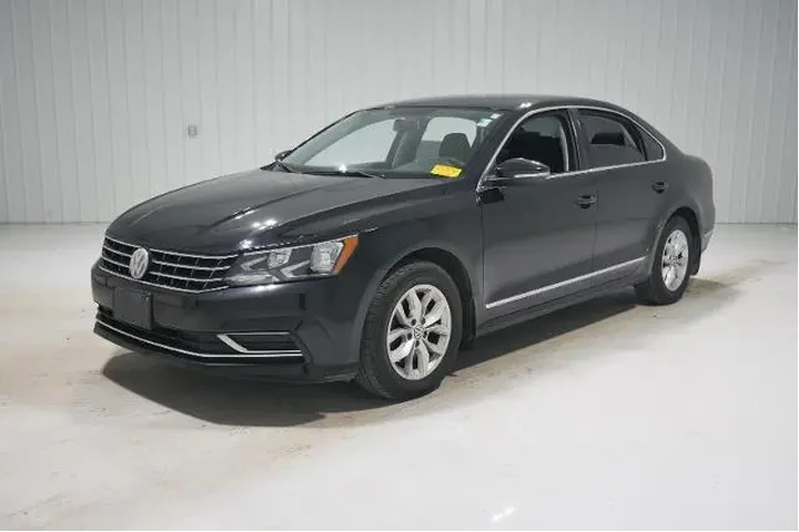 $12000 : Volkswagen Passat 2017 1.8T image 1