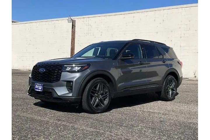 $49888 : Ford Explorer 2025 AWD ST-Li image 2
