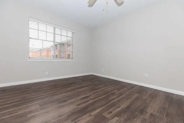 $1300 : A spacious 2 bed image 3