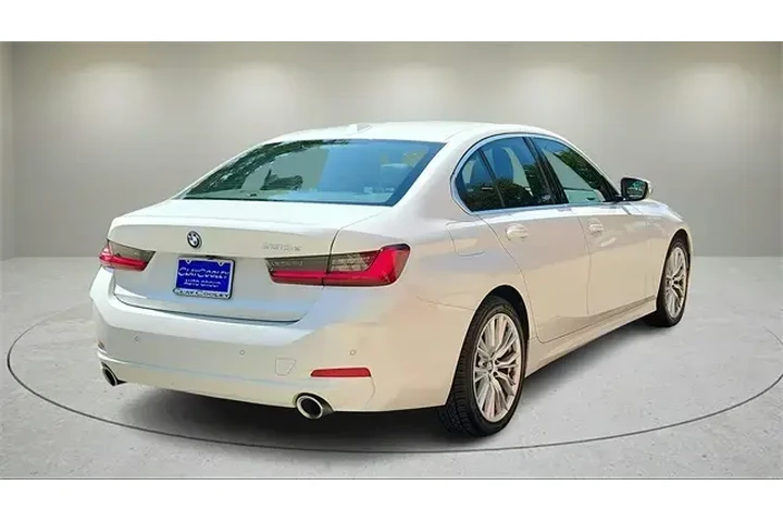 $32153 : BMW 3 Series 2024 330e 4dr S image 3