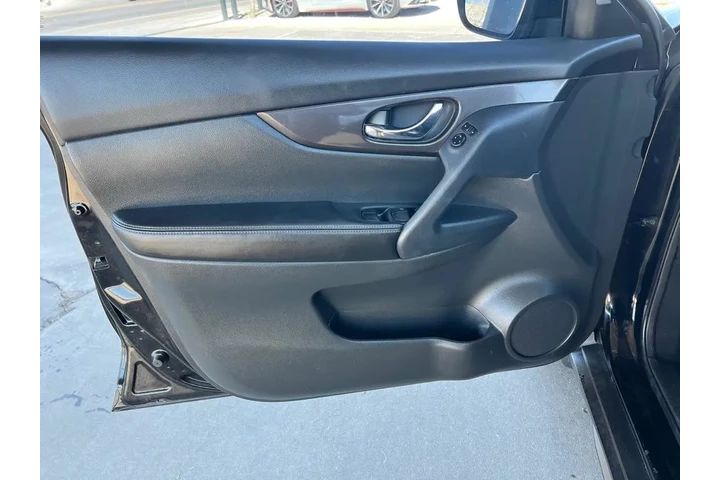 2019 Rogue S AWD image 10