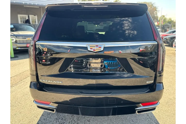 2022 Escalade Premium Luxury image 5