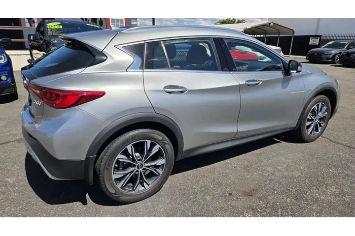 2018 INFINITI QX302018 INFINI image 5
