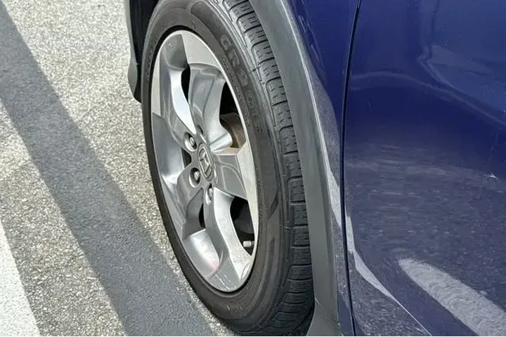 $12995 : Honda HR-V 2017 LX 4dr Cross image 4