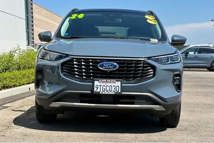 $29975 : Ford Escape Plug-In Hybrid 2 image 8