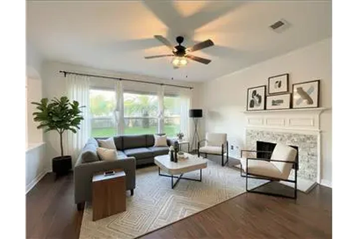 $3000 : Rental property with 4 bedro image 3