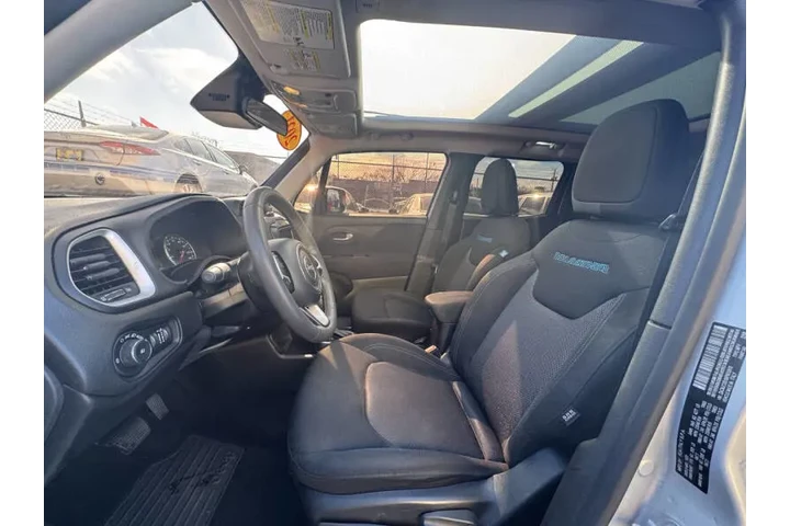 $15995 : 2021 Renegade Latitude image 10