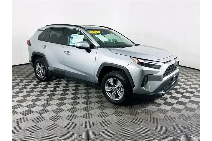 $28400 : Toyota RAV4 2024 AWD XLE 4dr image 1