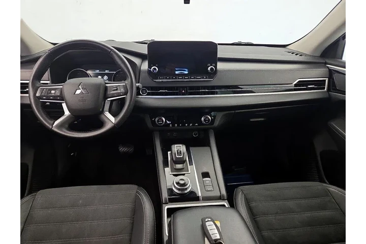 $25998 : Mitsubishi Outlander 2023 SE image 9