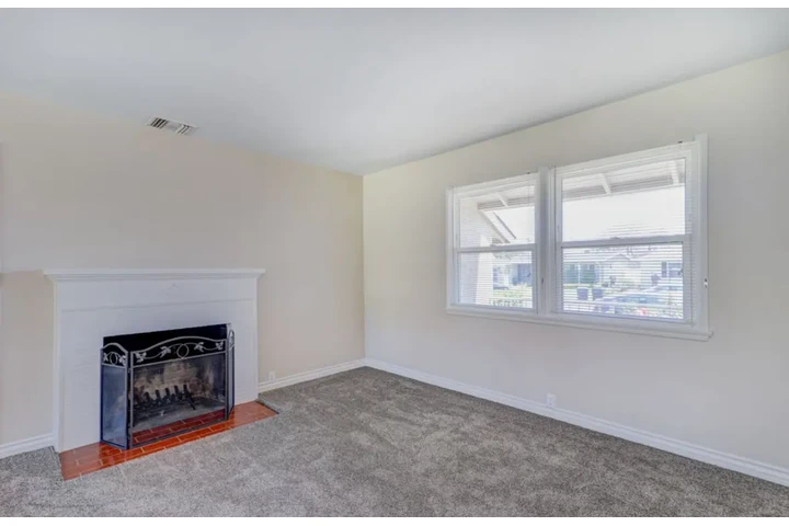 $2000 : 2 Bedroom House in South LA image 4