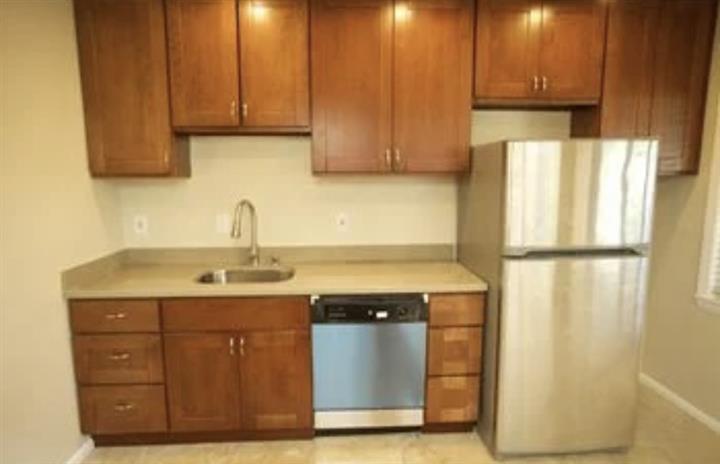 $1400 : 2BD, 1BTH APARTMENT FOR RENT image 1