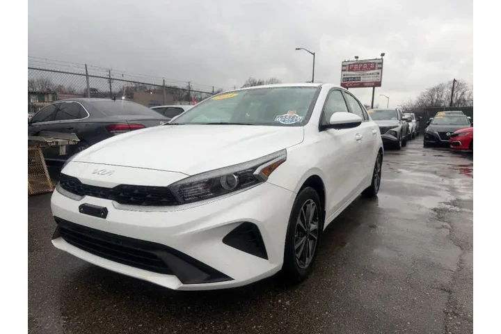 2024 Forte LXS image 4