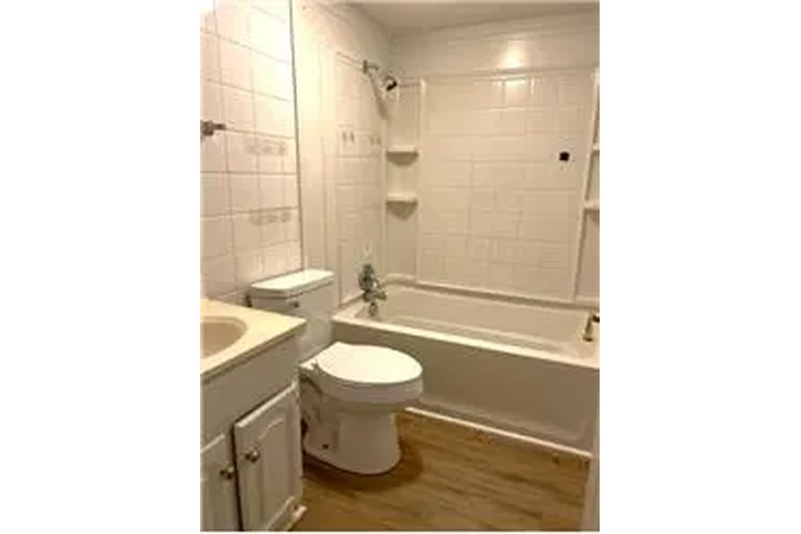 $600 : Rental property with 2 bedro image 9