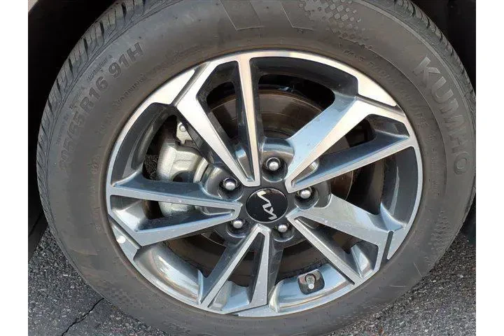 $18630 : Kia Forte 2024 LXS 4dr Sedan image 8