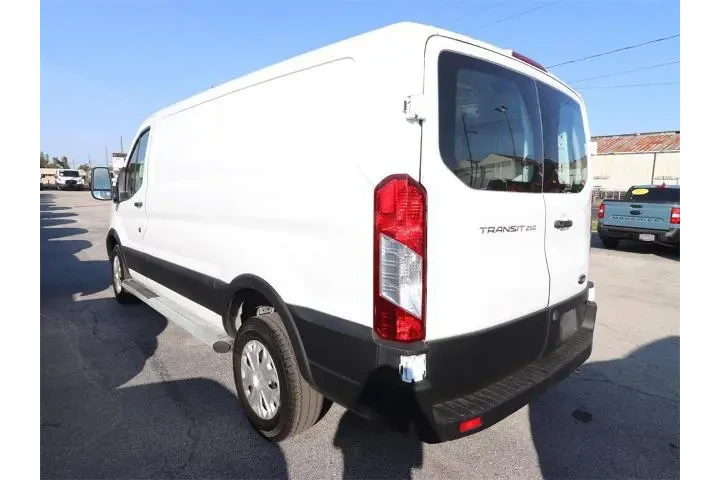 $32904 : Ford Transit 2024 250 3dr SW image 5