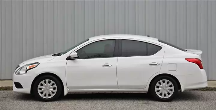 $6000 : 2018 Nissan versa SV 4D image 2