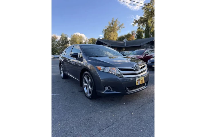 $11500 : 2015 Venza XLE image 6