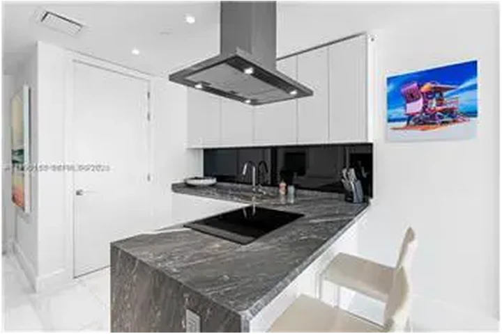 $5200 : Rental property with 1 bedro image 8