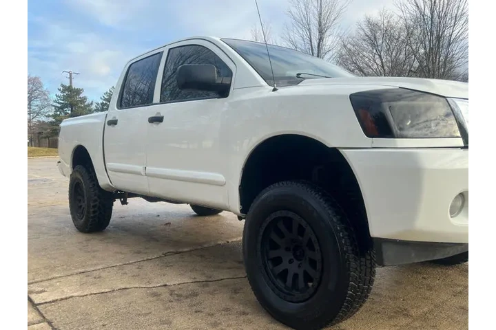 $12997 : 2014 Titan SV image 10