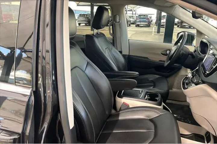 $23892 : Chrysler Pacifica 2023 Touri image 9