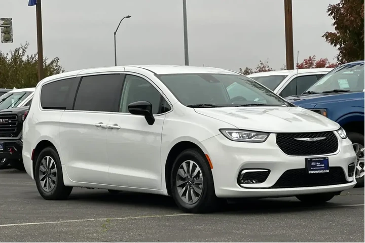 $27995 : Chrysler Pacifica Plug-In Hy image 10