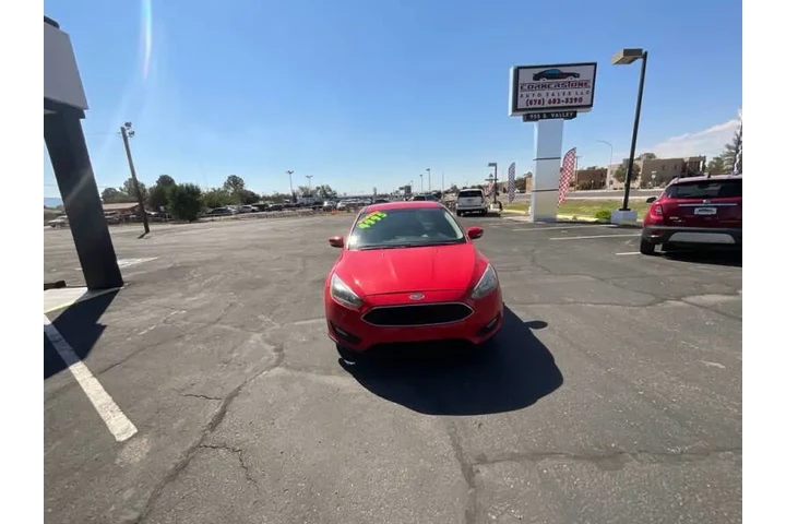 2016 Focus SE image 1