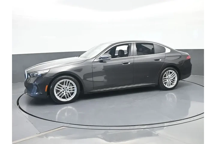 $37991 : BMW 5 Series 2024 530i 4dr S image 2