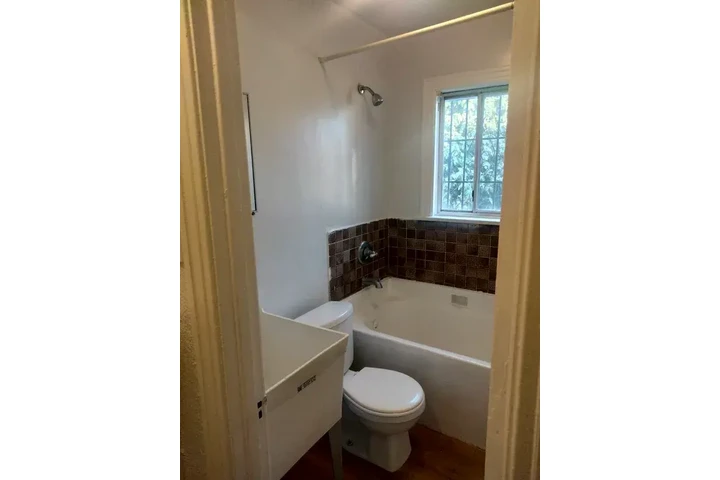 $1300 : Rento estudio-Huntington Park image 2