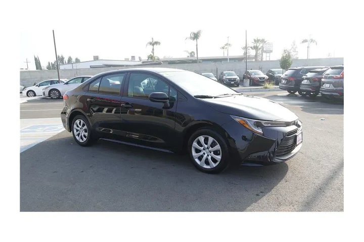 $23600 : 2025 Corolla LE image 4