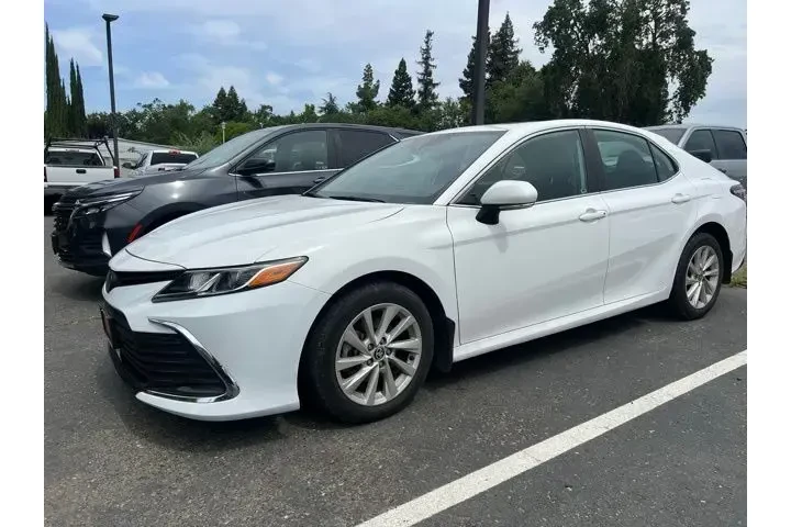 $24988 : Toyota Camry 2021 AWD LE 4dr image 1