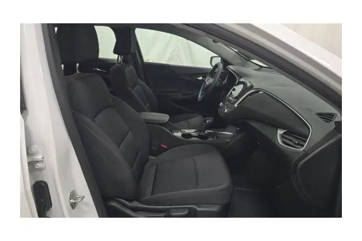 $24500 : Chevrolet Malibu 2024 LT 4dr image 6