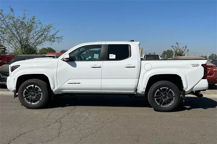 $45944 : New 2024 Tacoma TRD Sport Dou image 7