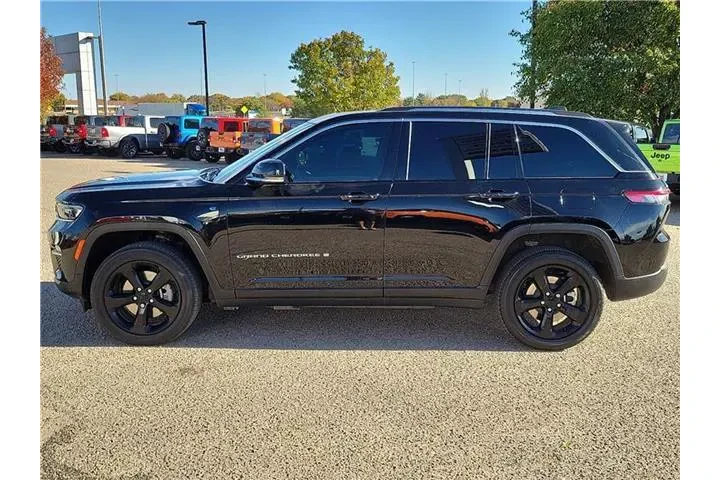 $30950 : Jeep Grand Cherokee 2023 4x4 image 2