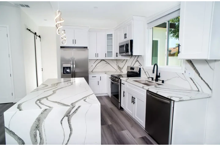$2500 : 3Bed/2Bath in Koreatown LA image 3
