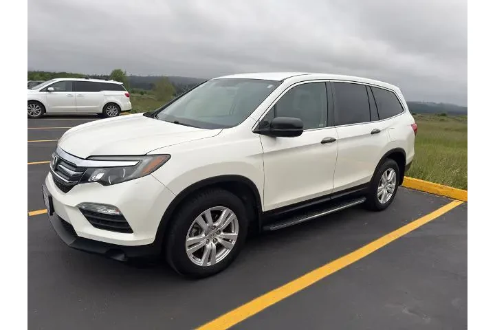 $19935 : Honda Pilot 2017 AWD LX 4dr image 2