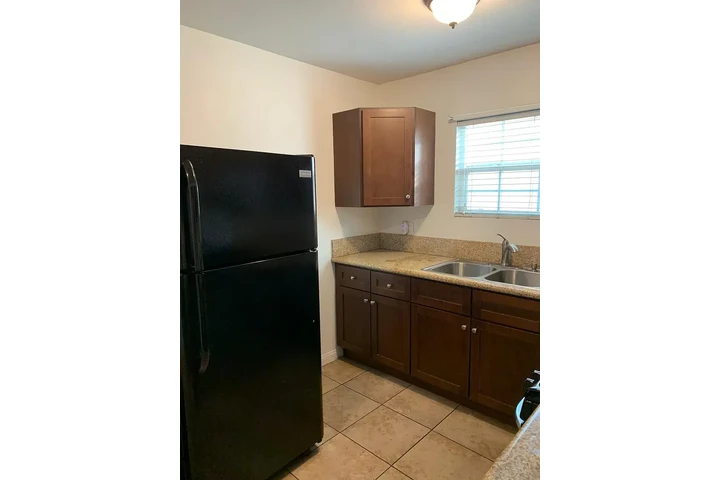 $2400 : Casa disponible para renta image 2