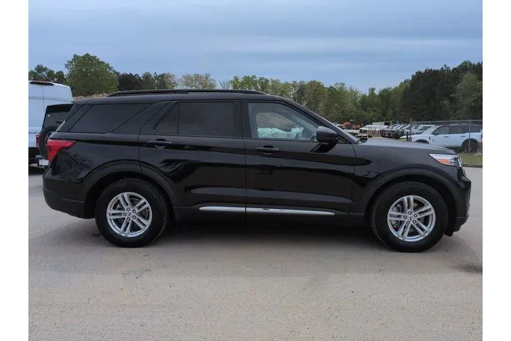$29797 : Ford Explorer 2024 XLT 4dr S image 3