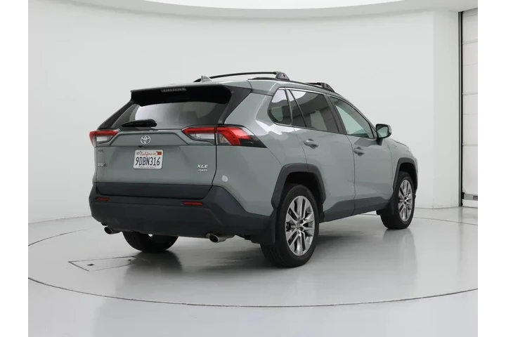 $28998 : Toyota RAV4 2022 AWD XLE Pre image 8