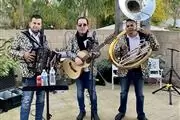 Grupo con Tuba 3239212602 en Los Angeles