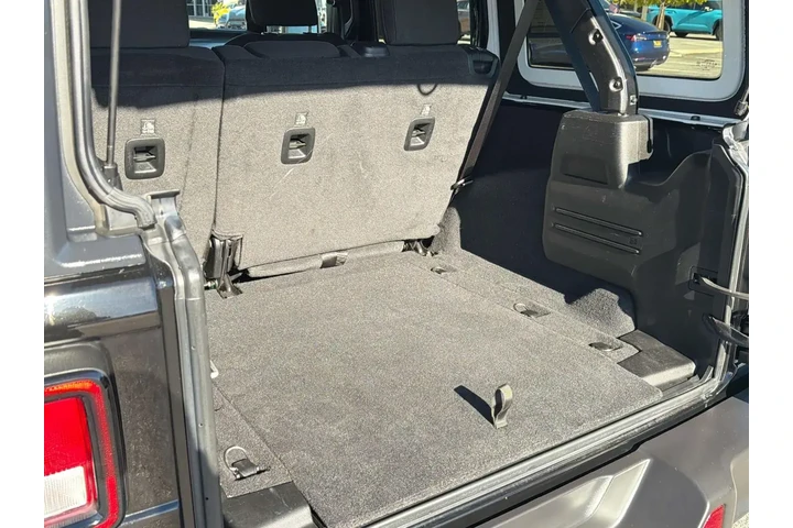 $27204 : Jeep Wrangler Unlimited 2021 image 6