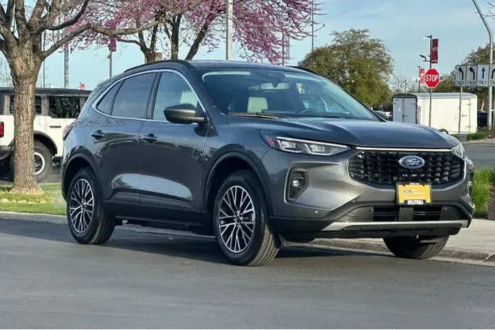 $28995 : Ford Escape Plug-In Hybrid 2 image 9