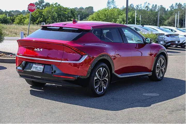 $25992 : Kia EV6 2024 Wind 4dr Crosso image 5