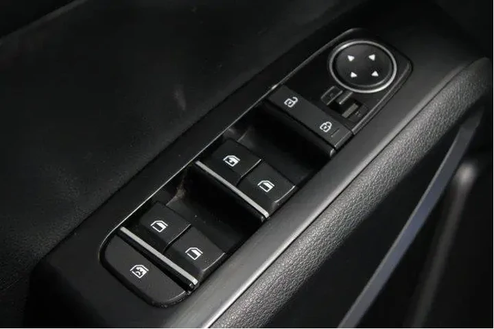 $15971 : Kia Soul 2020 LX 4dr Crossov image 4