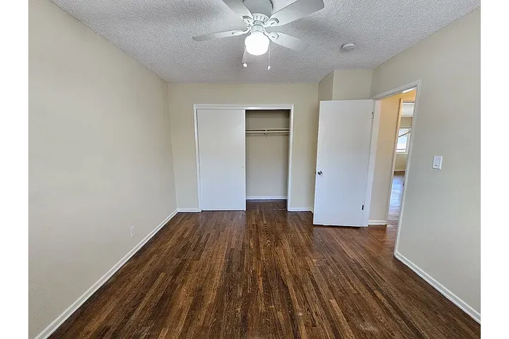 $1450 : Sherman Oaks 2H 1B Apto image 3