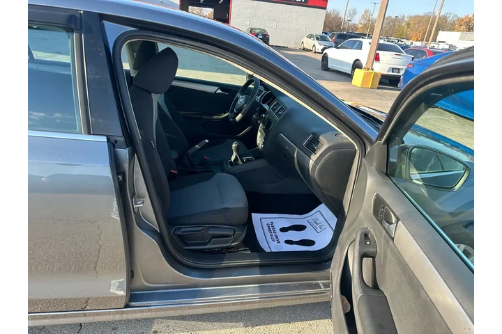 $6980 : 2017 Jetta 1.4T S Manual image 7