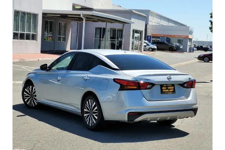 $17900 : Nissan Altima 2023 2.5 SV 4d image 6