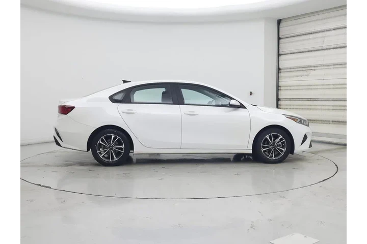 $16998 : Kia Forte 2023 LXS 4dr Sedan image 7